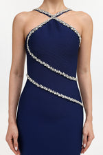 Charger l'image dans la visionneuse de la Galerie, Robe longue gainante moulante bleue Kailani Classic Contour à licou et strass