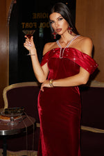 Lade Bild in die Galerieansicht, Tove Off Shoulder Velvet Maxi Dress - Red
