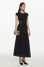 Lade Bild in die Galerieansicht, Viaua Chic Contour Sleeveless Cut Out Lace Knit Maxi Dress