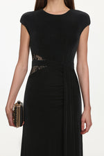 Lade Bild in die Galerieansicht, Viaua Chic Contour Sleeveless Cut Out Lace Knit Maxi Dress