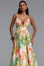 Lade Bild in die Galerieansicht, Kamaria Romantic Cinched V Neck Spaghetti Strap Ruched Floral Print Woven Maxi Dress