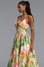 Lade Bild in die Galerieansicht, Kamaria Romantic Cinched V Neck Spaghetti Strap Ruched Floral Print Woven Maxi Dress