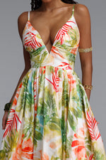Lade Bild in die Galerieansicht, Kamaria Romantic Cinched V Neck Spaghetti Strap Ruched Floral Print Woven Maxi Dress