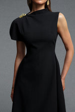 Lade Bild in die Galerieansicht, Weren Elegant Contour High Neck Asymmetric Black Maxi Dress