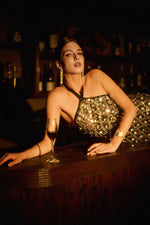 Lade Bild in die Galerieansicht, Raola Glamorous Contour Halter Rhinestone Sequin Feather Maxi Dress